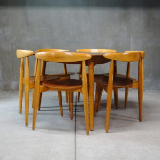 Hans J. Wegner Dining Table and 6 Heart Chairs B