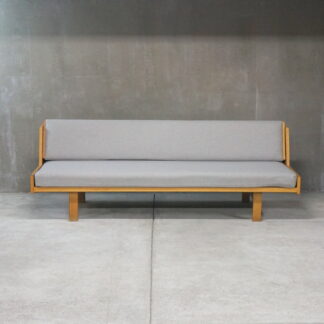 Hans J. Wegner GE258 Daybed