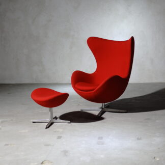 Arne Jacobsen Egg Chair with Ottoman Red