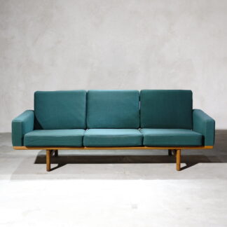 Hans J. Wegner GE236 Sofa