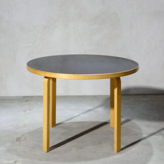 Alvar Aalto artek round table