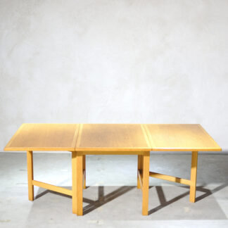 Hans J. Wegner GETAMA Dining Table
