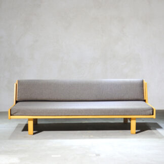 Hans J. Wegner GE258 Daybed