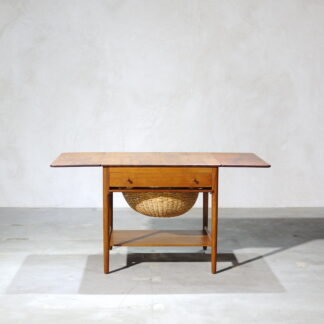 Hans J. Wegner Sewing table AT33 (201706)