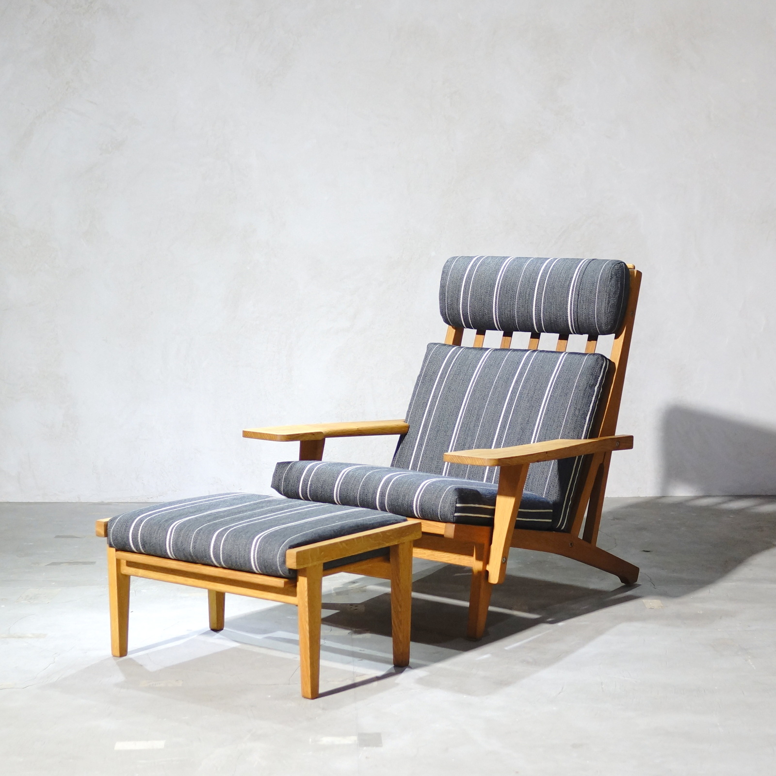 Hans J. Wegner GE375 with Ottoman - MOTO FURNITURE 北欧家具