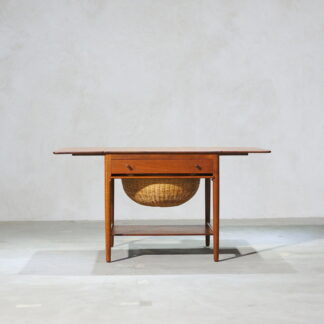 Hans J. Wegner Sewing table AT33 (201710)