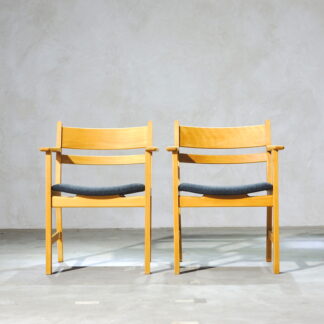 Hans J. Wegner Conference Chair (201710A)