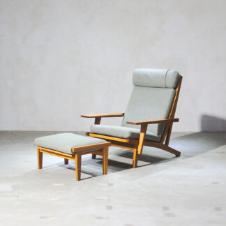Hans J. Wegner GE375 with Ottoman (201710)