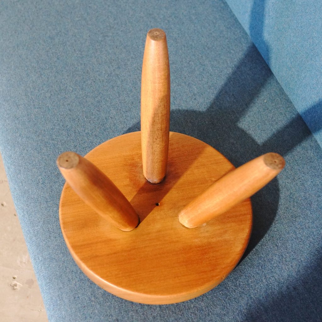 Charlotte Perriand Berger Stool Mahogany(201711) - MOTO FURNITURE