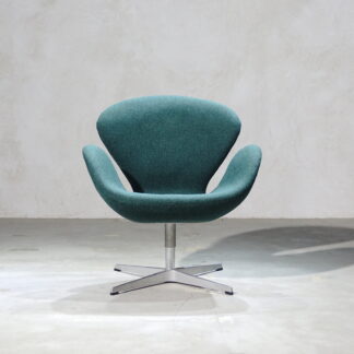 Arne Jacobsen Swan Chair