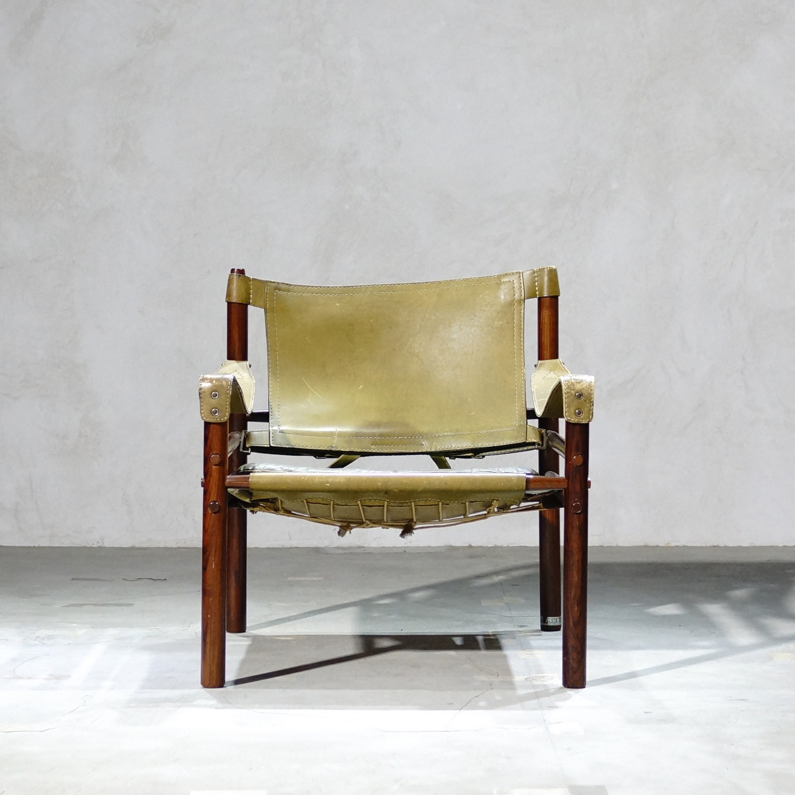 Arne Norell Safari Chair Green Leather and Rosewood - MOTO