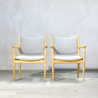 Hans J. Wegner JH513 (Gray Fabric)