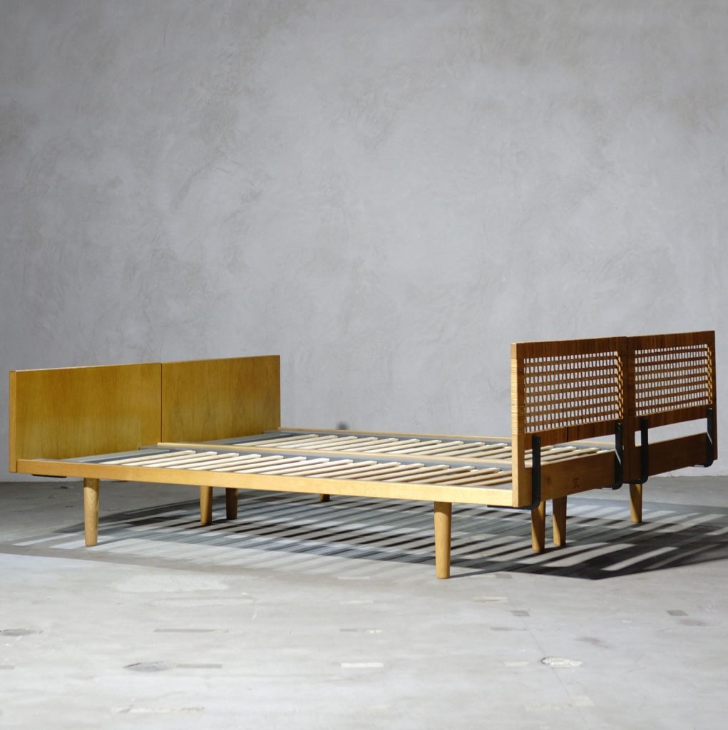 Hans J. Wegner Oak Bed Frame - MOTO FURNITURE 北欧家具 ウェグナー