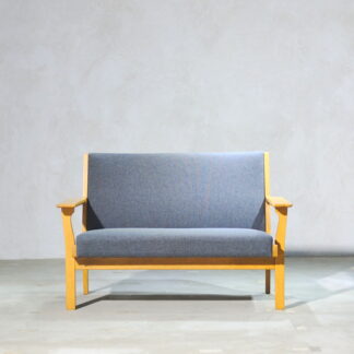Hans J. Wegner GE181 2Seater Sofa