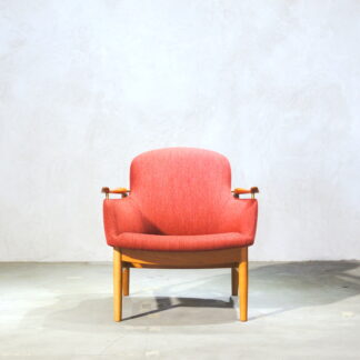 Finn Juhl Kitani FJ-01