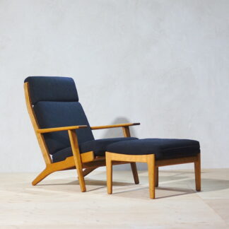 Hans J. Wegner GE290 High Back Oakwith Ottoman Black Fabric