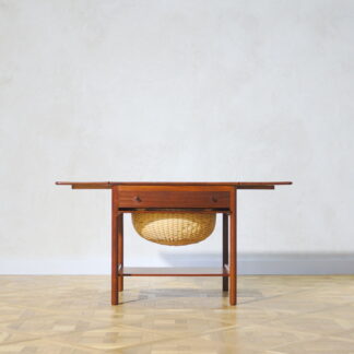 Hans J. Wegner Sewing table PP33 Mahogany