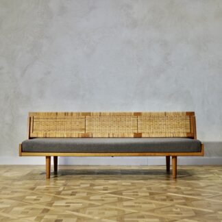 Hans J. Wegner GE7 Daybed  Oak & Cane