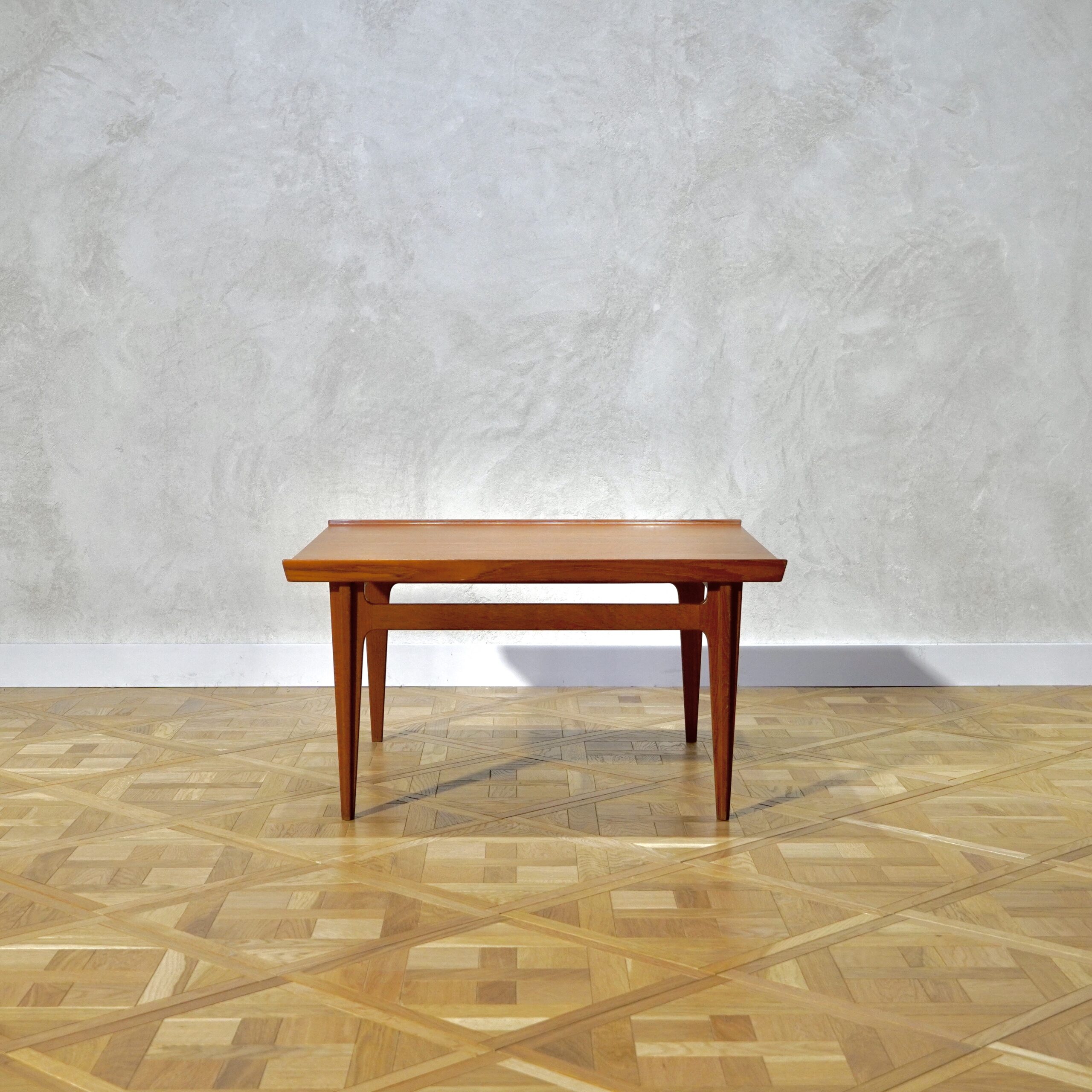 Finn Juhl Teak Coffee Table - MOTO FURNITURE 北欧家具 ウェグナー