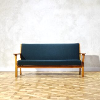 Hans J. Wegner GE181 Sofa Oak