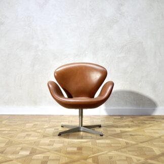 Arne Jacobsen Swan Chair