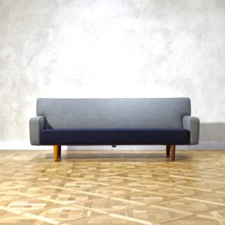 Hans J. Wegner AP32 Sofa Oak