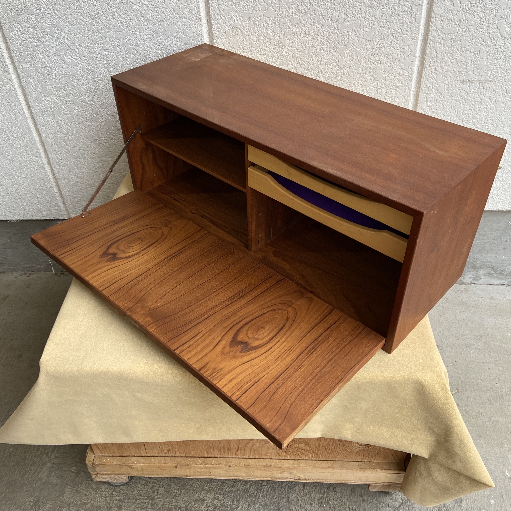 Kai Kristiansen（カイクリスチャンセン）　ウォールシェルフ　分解