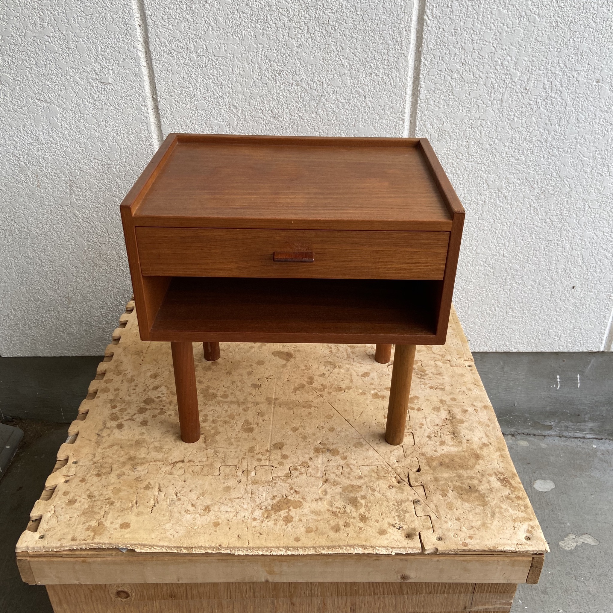 Hans J. Wegner（ウェグナー） RY430 ナイトテーブル　剥離