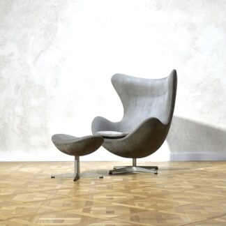Arne Jacobsen Egg Chair Set