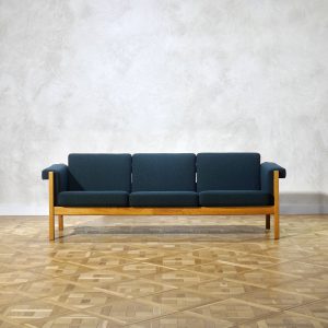 Hans J. Wegner GE40 3Seater Sofa Smoked Oak（当店で過去に扱った同型品の写真）