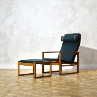 Borge Mogensen Model 2254 with Ottoman
