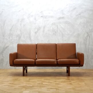 Hans J. Wegner GE235 Sofa Teak