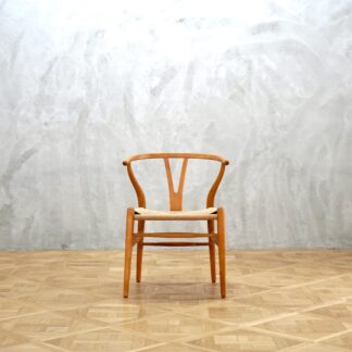 Hans J. Wegner CH24 Y Chair