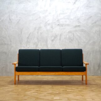 Hans J. Wegner GETAMA Sofa