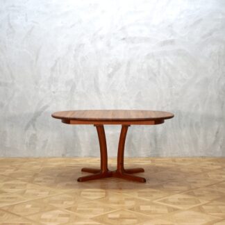 Dyrlund Dining Table Teak