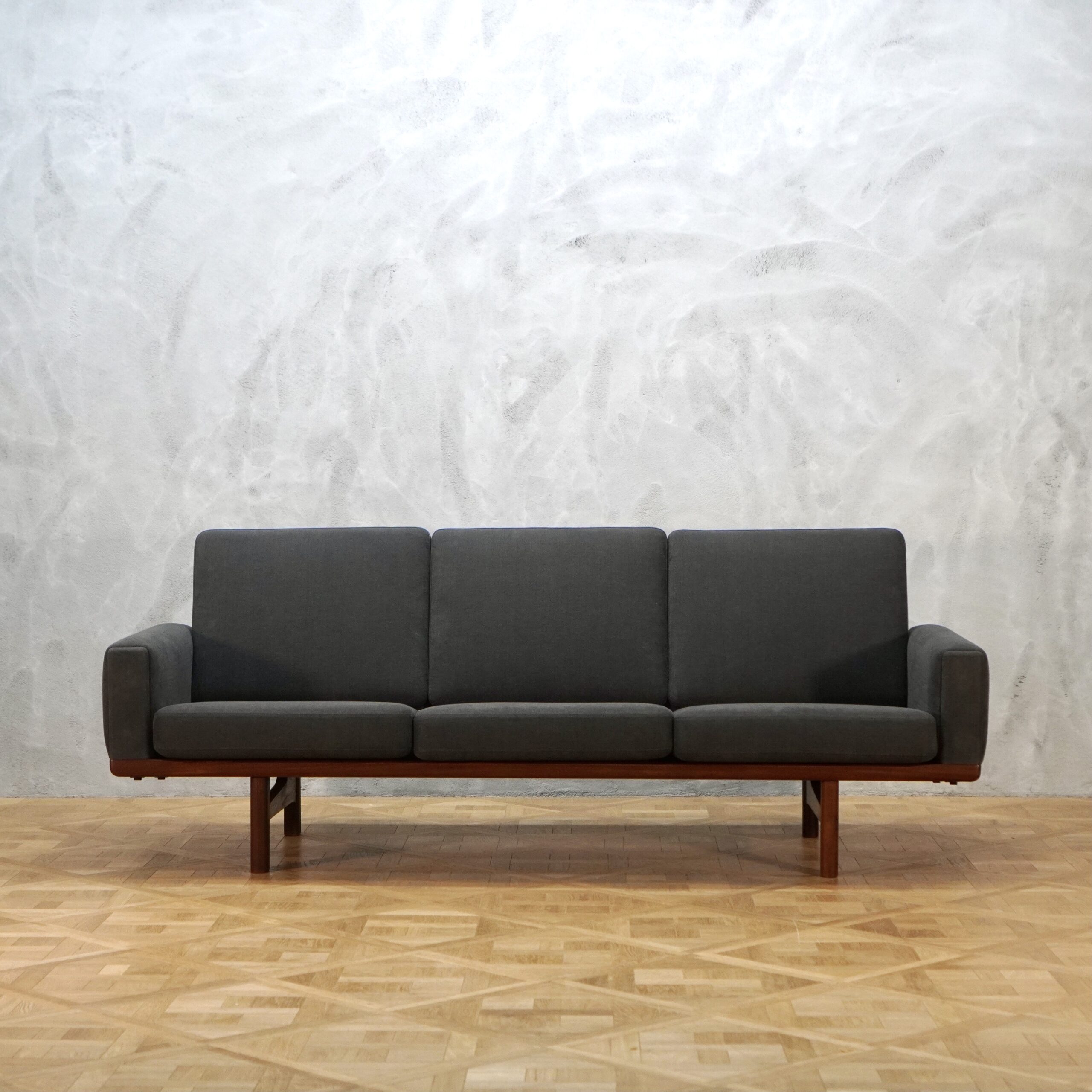 Hans J. Wegner GE236 Sofa Teak - MOTO FURNITURE 北欧家具