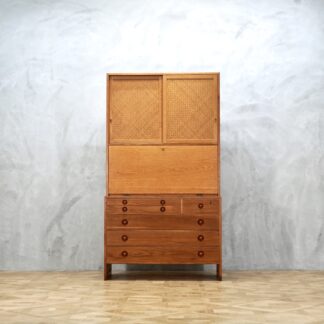 Hans J. Wegner RY Cabinet Oak