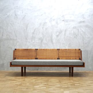 Hans J. Wegner GE7 Daybed Teak & Cane