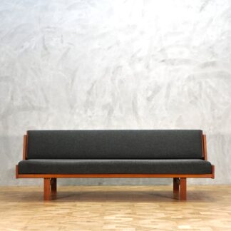 Hans J. Wegner GE258 Daybed Teak