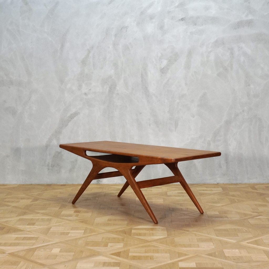 Johannes Andersen UFO Table Teak - MOTO FURNITURE 北欧家具