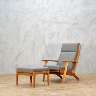 Hans J. Wegner GE290 High Back Oak with Ottoman
