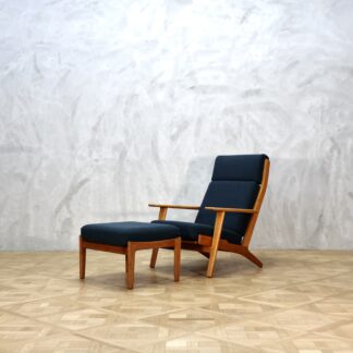 Hans J. Wegner GE290 High Back Oak Ottoman Set