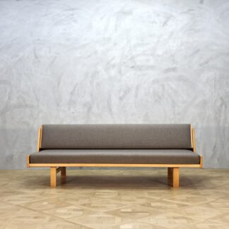 Hans J. Wegner GE258 Daybed Beech