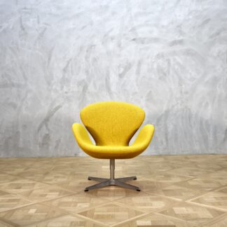 Arne Jacobsen Swan Chair