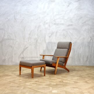 Hans J. Wegner GE290 High Back Oak Ottoman Set