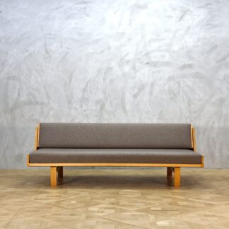 Hans J. Wegner GE258 Daybed Beech