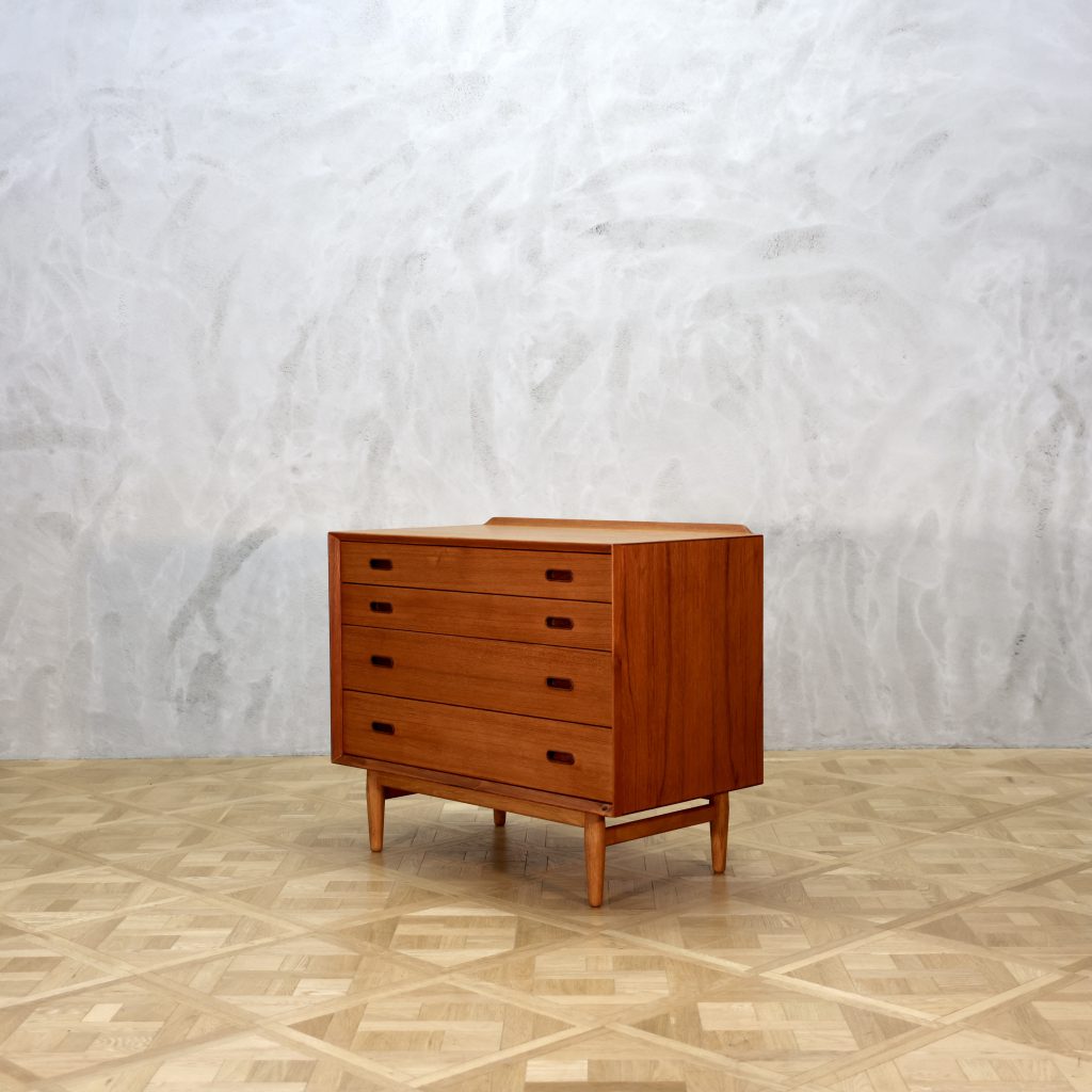 Arne Vodder Chest Teak（当店で過去に扱った同型品の写真）