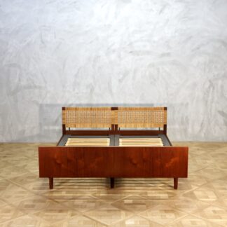 Hans J. Wegner GETAMA Bed Frame
