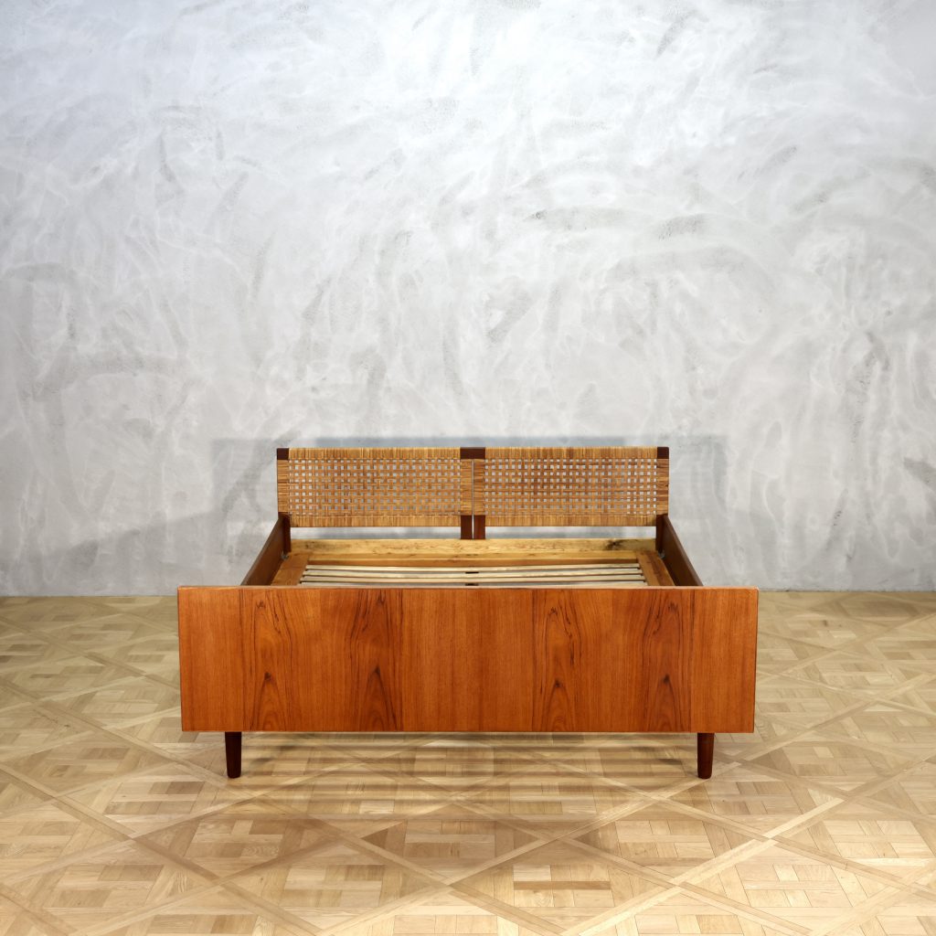 Hans J. Wegner GETAMA Bed Frame - MOTO FURNITURE 北欧家具