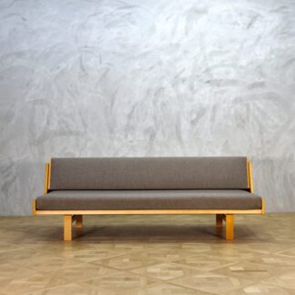 Hans J. Wegner GE258 Daybed Beech